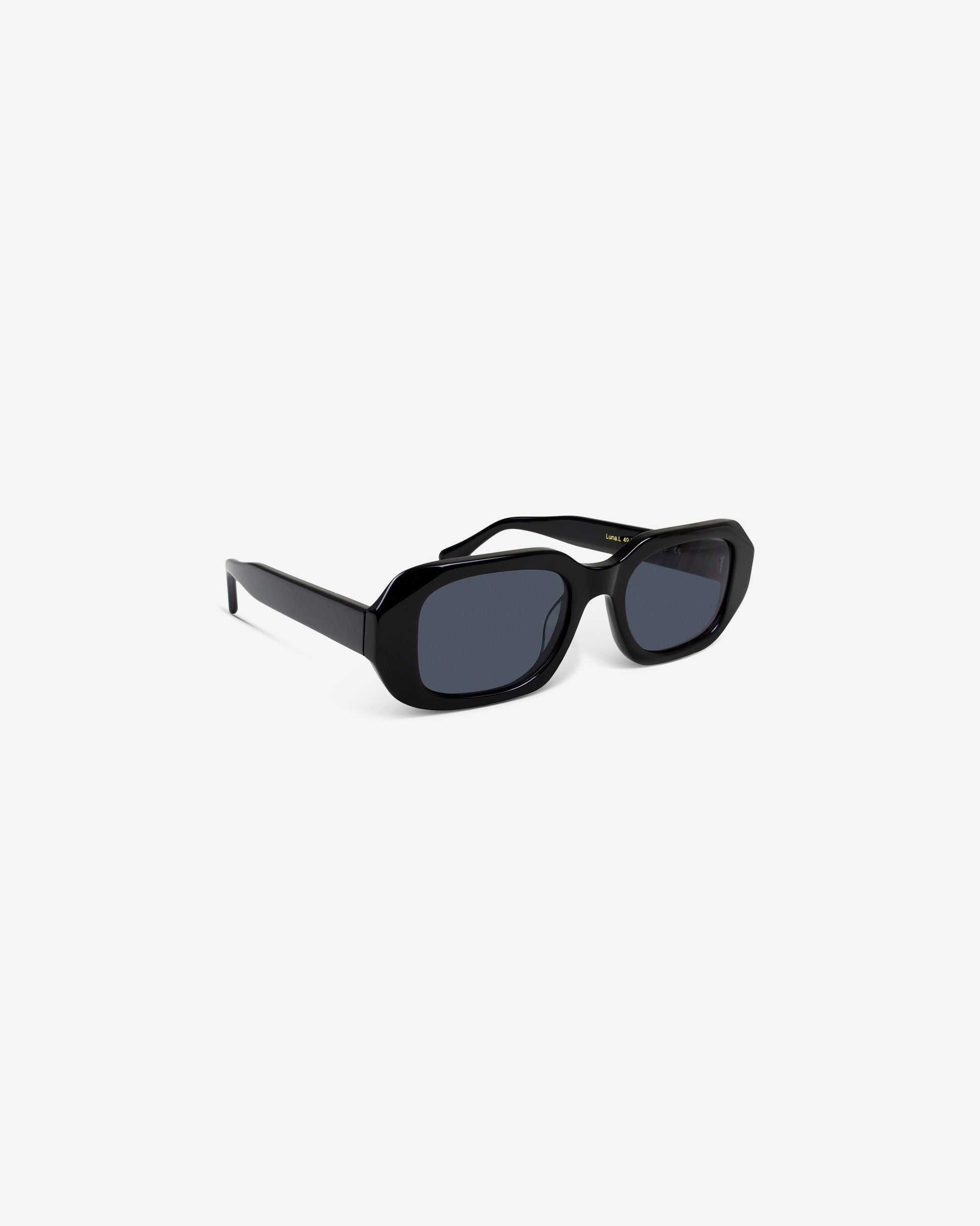 Luna.L Black